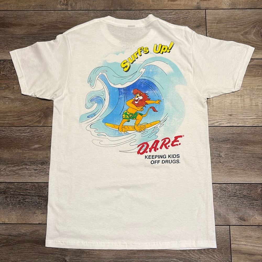 NWOT D.A.R.E. Keeping Kids Off Drugs Surf’s Up T Shirt Medium
